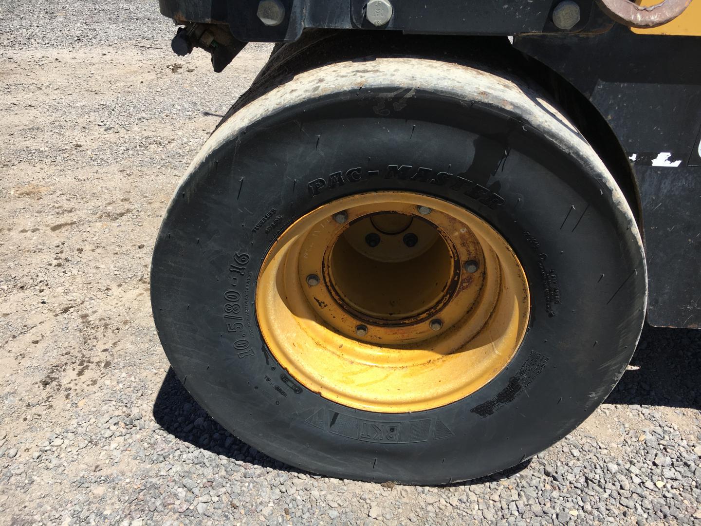 ./imagenes/INVOICE/2019/16623/COMPACTADOR CATERPILLAR CB-335E (4).JPG